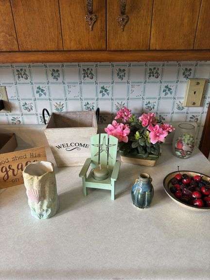 ASSORTED DECOR