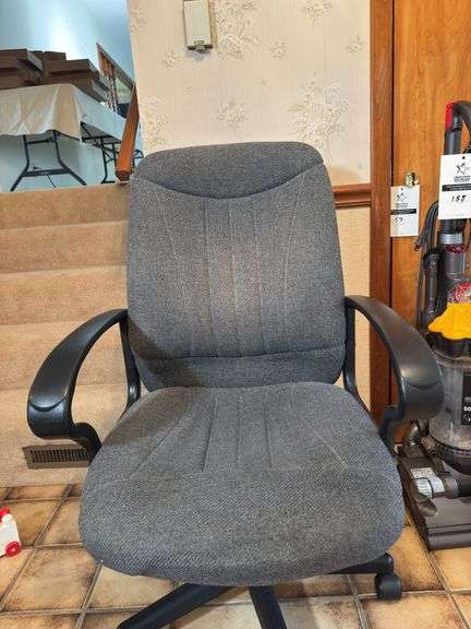 OFFICE CHAIR