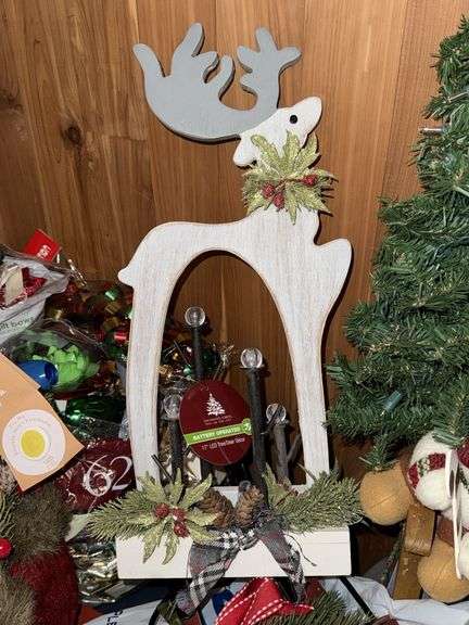 ENTIRE CLOSET OF CHRISTMAS DECOR