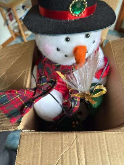 LARGE LOT OF CHRISTMAS HOLIDAY DECOR
