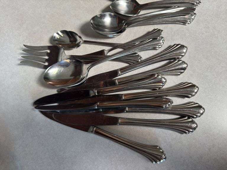SILVERWARE SET