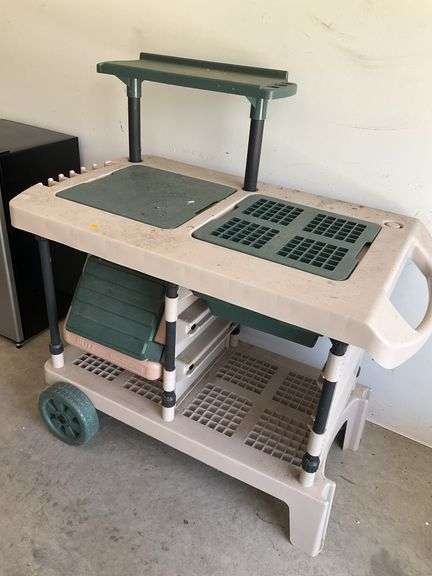 Suncast Plastic Potting Bench