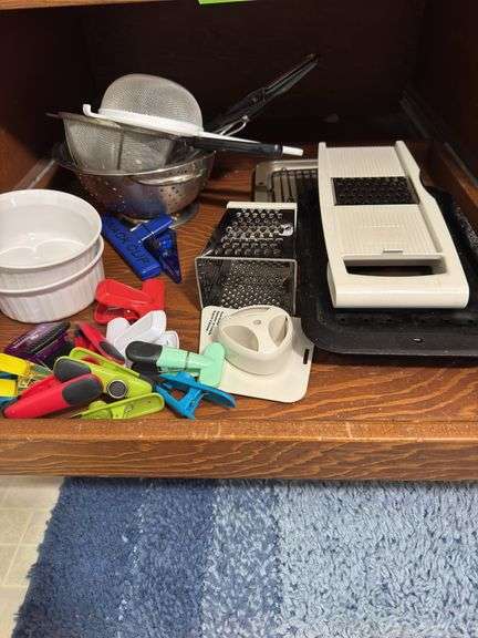 CHEESE GRATERS, COLANDERS, BROILER PAN, BAG CLIPS