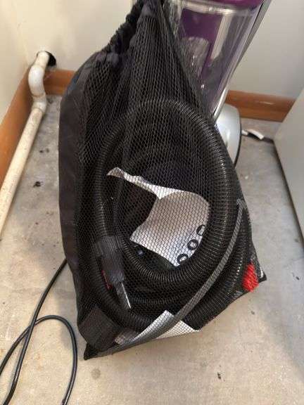 BISSELL REVOLUTION PET PRO LIKE NEW WITH ACCESSORIES AND CLEANING AGENTS
