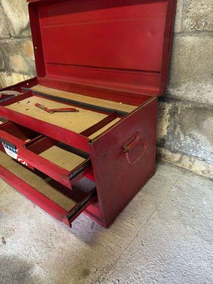 VINTAGE TOOL CHEST