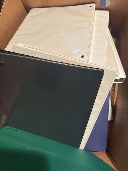 VARIETY OF LOOSE LEAF BINDERS (x12)
