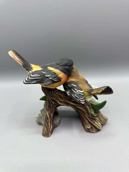 HAND-PAINTED COLLECTIBLE PORCELAIN/CERAMIC VARIETY OF BIRDS, HUMMINGBIRDS, DOVES, SPARROW, ORIOLES