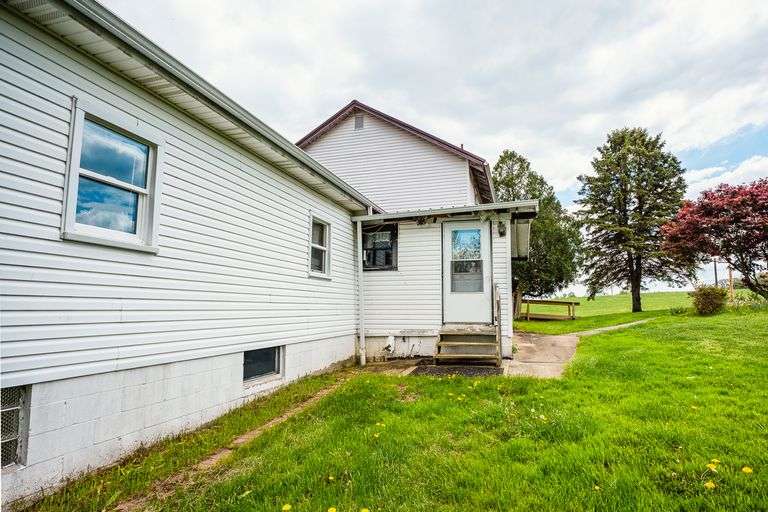 Home & Outbuildings, 5 Acres, 419 ft frontage