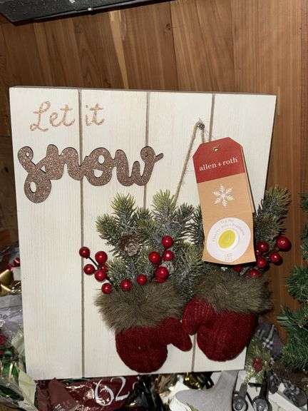 ENTIRE CLOSET OF CHRISTMAS DECOR