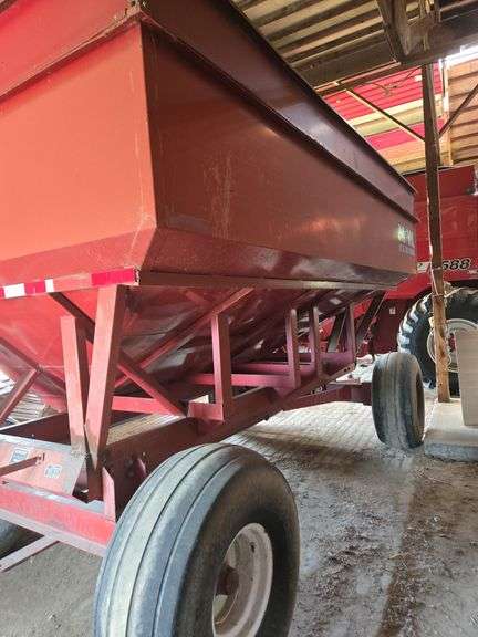 M & W 300B Little Red Wagon grain cart