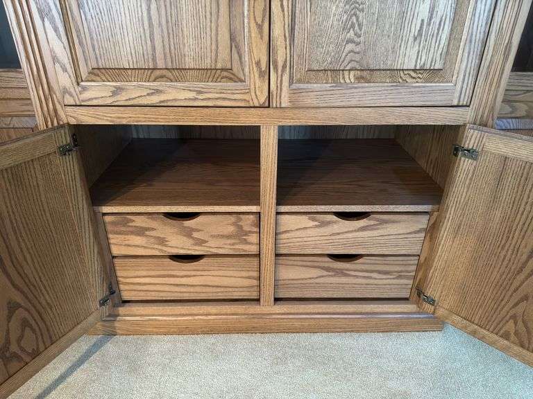 LARGE SOLID OAK AMISH BUILT ENTERTAINMENT CENTER