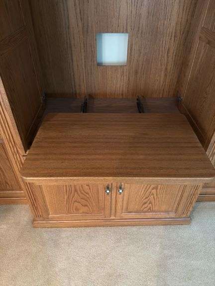 LARGE SOLID OAK AMISH BUILT ENTERTAINMENT CENTER