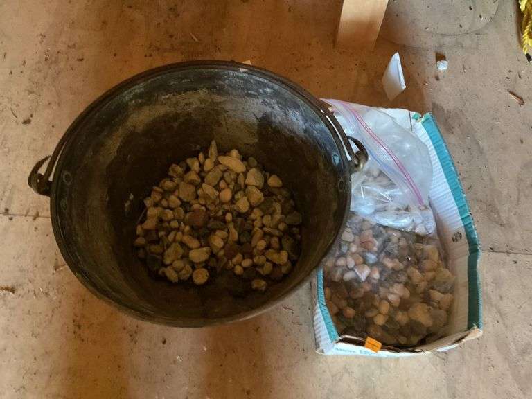 Metal Pot, Decorative Rocks