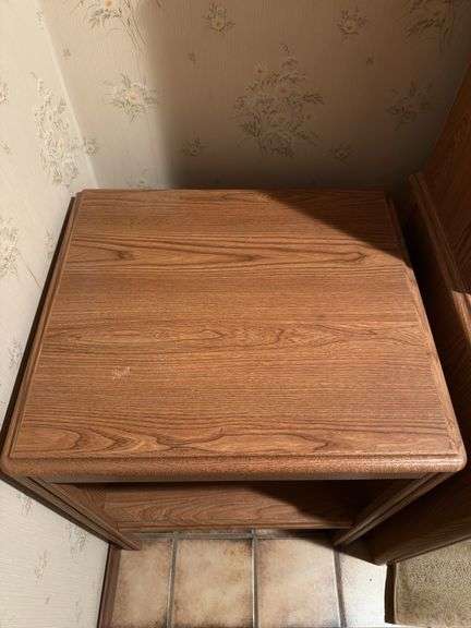 BOOKCASE/SIDE TABLE