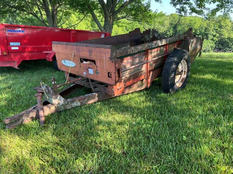 New Idea 217 PTO manure spreader