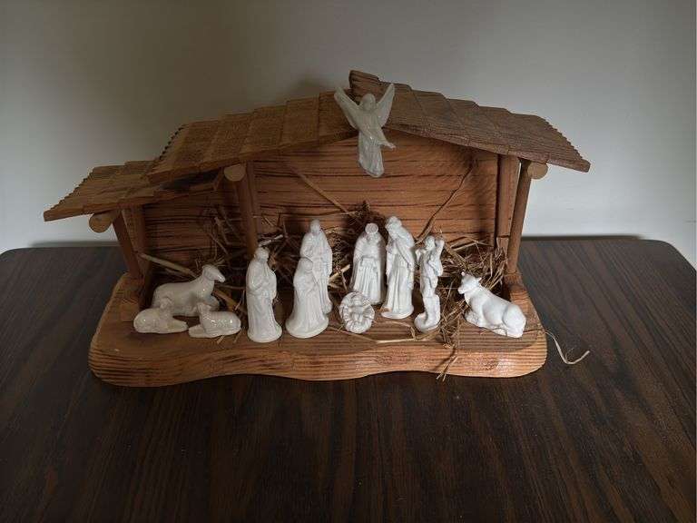 CHRISTMAS NATIVITY SCENE PORCELAIN FIGURINES AND WOODEN STABLE