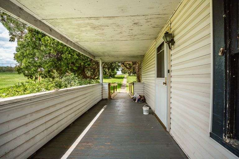 Home & Outbuildings, 5 Acres, 419 ft frontage