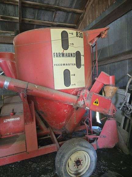 Farmhand 830 Feed Master grinder-mixer
