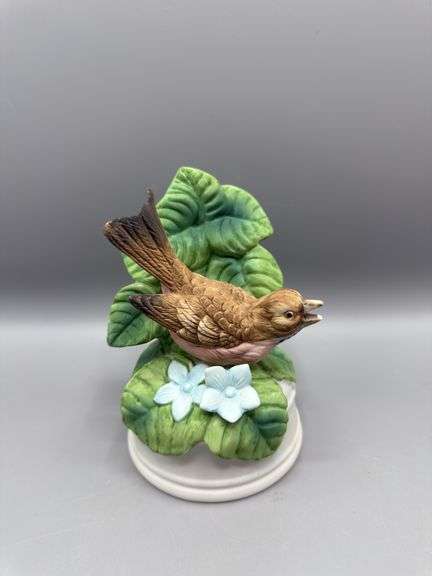 HAND-PAINTED COLLECTIBLE PORCELAIN/CERAMIC VARIETY OF BIRDS, HUMMINGBIRDS, DOVES, SPARROW, ORIOLES