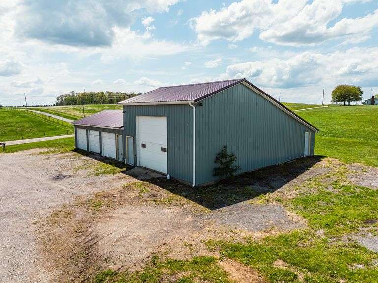 Home & Outbuildings, 5 Acres, 419 ft frontage