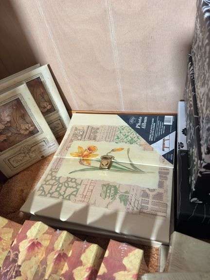 PHOTO ALBUMS AND BOXES