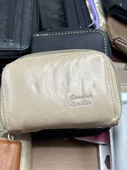 ASSORTMENT OF WOMENS WALLETS AND COIN POUCHES