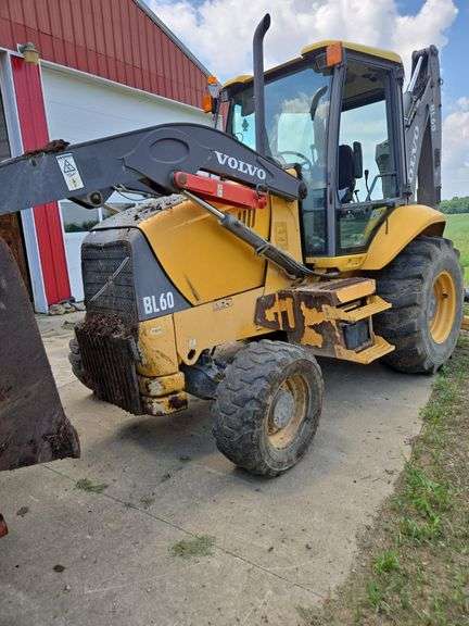 Volvo BL60 Backhoe Loader with extend-hoe