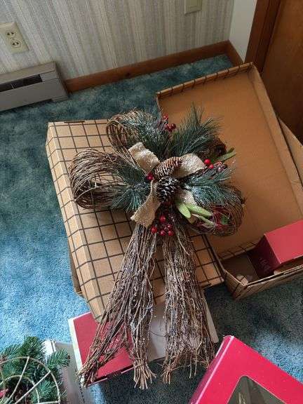 LARGE LOT OF CHRISTMAS HOLIDAY DECOR