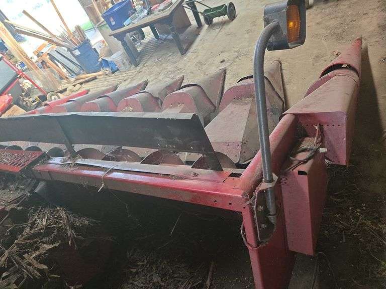 Case model 1063 6 row cornhead attachment