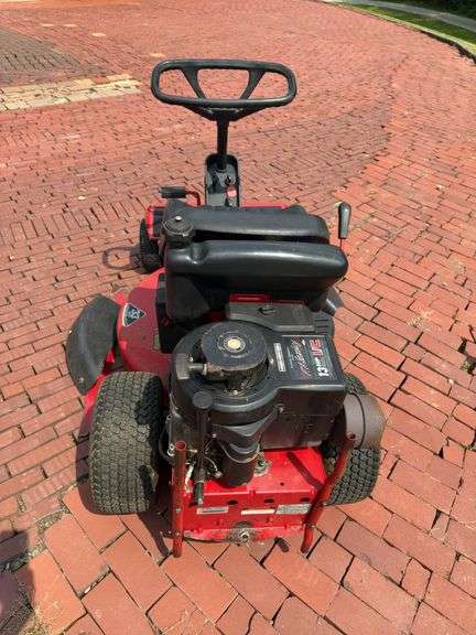 SNAPPER SR1333 33” RIDING MOWER WITH MULCHING KIT (13 HP BRIGGS & STRATTON)