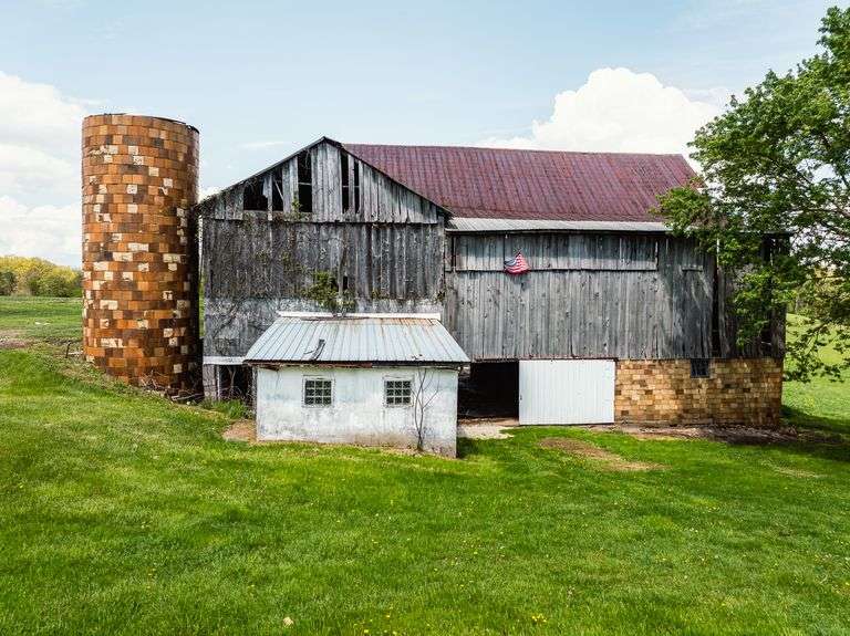 Home & Outbuildings, 5 Acres, 419 ft frontage