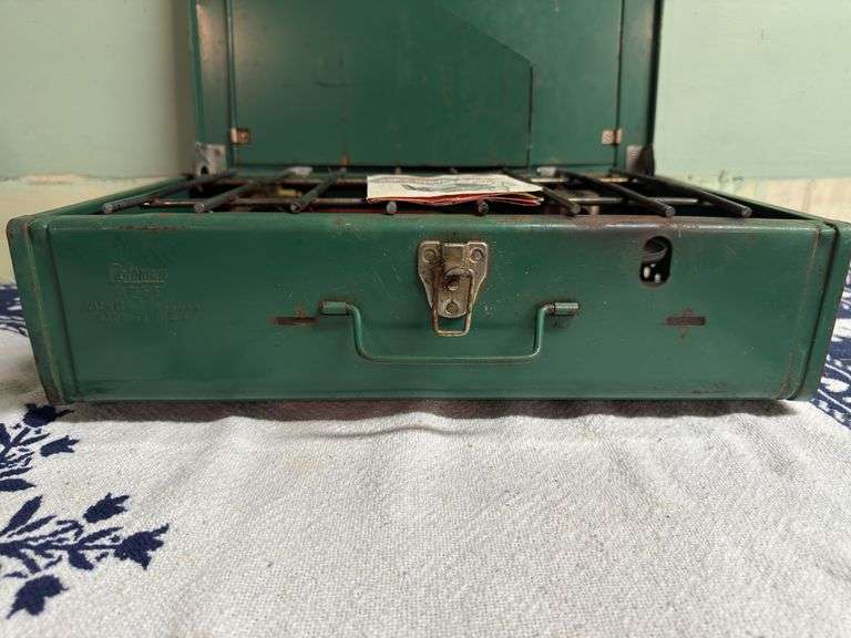 VINTAGE COLEMAN DUAL BURNER PORTABLE CAMPING STOVE