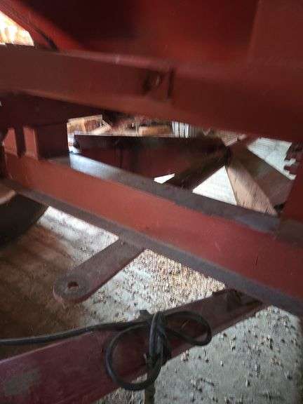 M & W Little Red Wagon grain cart