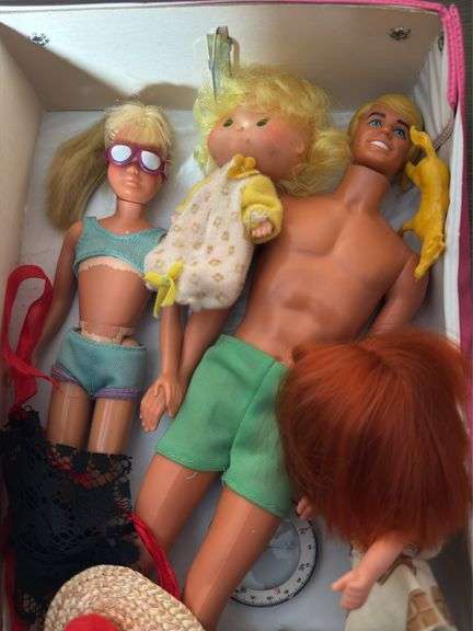 VINTAGE “THE WORLD OF BARBIE” DOLL CASE AND FASHION DOLL CASE WITH DOLLS AND CLOTHES