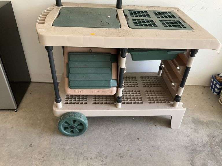 Suncast Plastic Potting Bench