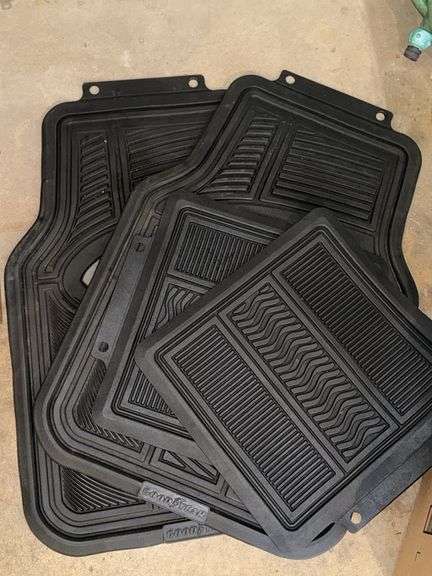 SET OF 4 CAR FLOOR MATS, FLASHLIGHTS, AND WINDOW SCRAPERS