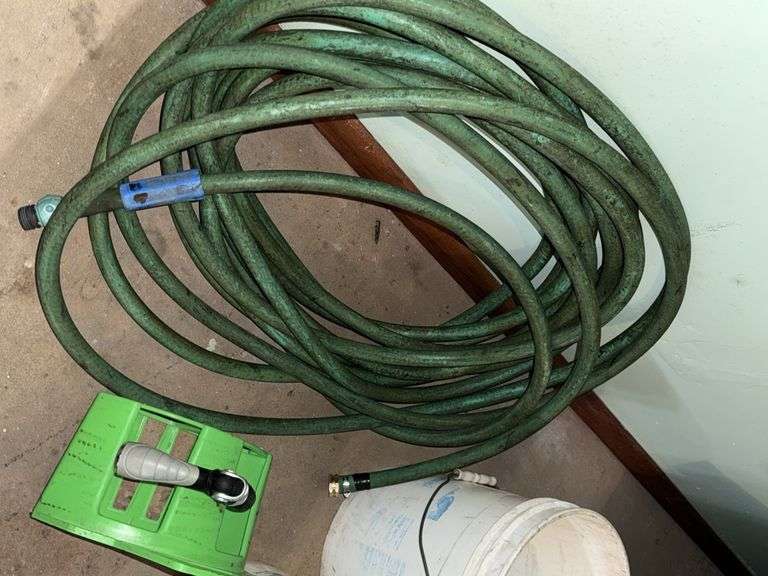 GARDEN HOSE, NOZZLE AND HOLDER WITH 2 FIVE GALLON BUCKETS