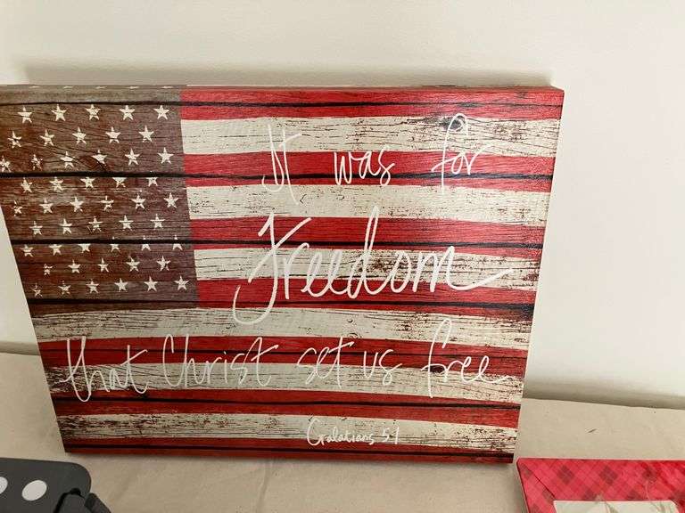 STEP STOOL, DECOR PLATE, WALL ART