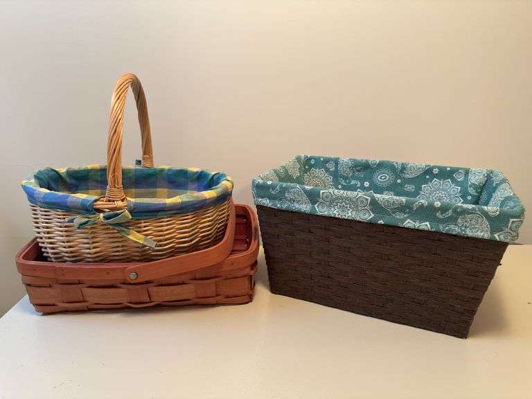 VARIETY OF BASKETS AND SHOPPING AND GIFT BAGS