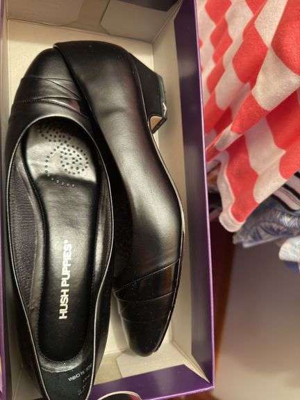 CONTENTS OF SHELVING: SHOES NEW IN BOXES