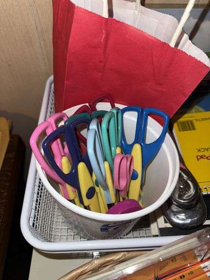 OFFICE SUPPLIES: ORGANIZER BASKETS, SCISSORS, PENS, PENCILS, MARKERS, NOTEPADS, STAPLER