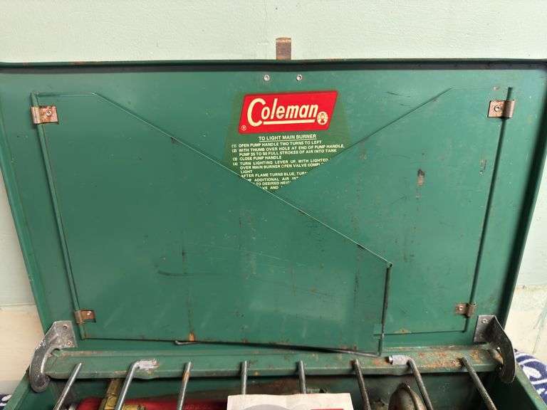 VINTAGE COLEMAN DUAL BURNER PORTABLE CAMPING STOVE