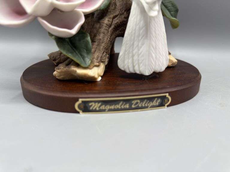 HAND-PAINTED COLLECTIBLE PORCELAIN/CERAMIC VARIETY OF BIRDS, HUMMINGBIRDS, DOVES, SPARROW, ORIOLES