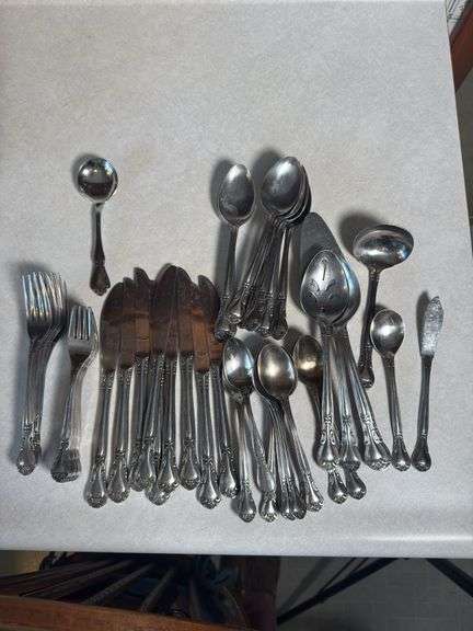 SILVERWARE SET