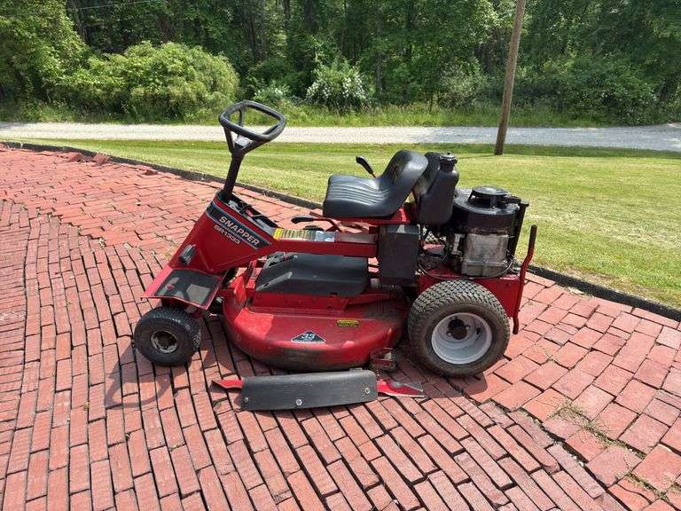 SNAPPER SR1333 33” RIDING MOWER WITH MULCHING KIT (13 HP BRIGGS & STRATTON)