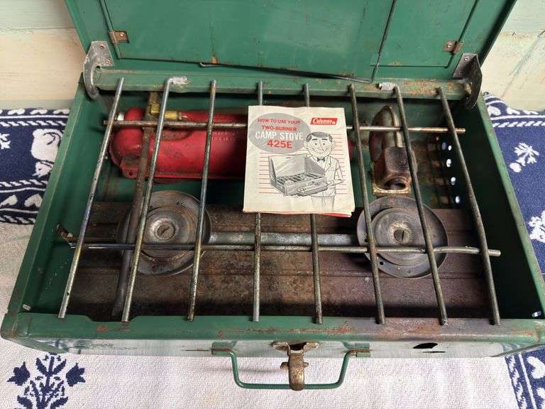 VINTAGE COLEMAN DUAL BURNER PORTABLE CAMPING STOVE