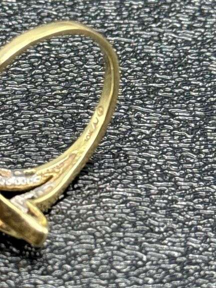 10K GOLD RING WITH DIAMONDS APPROX. 2.5 GRAMS