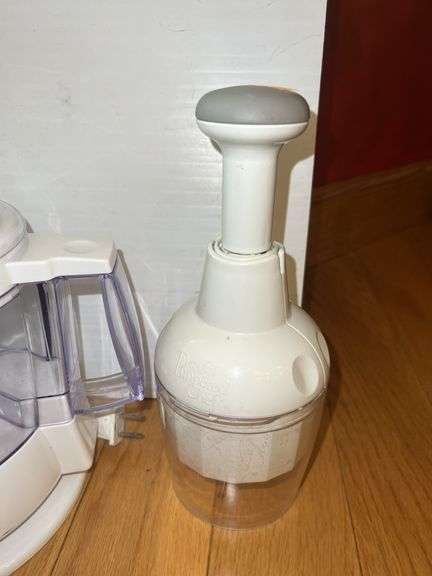 Osterizer GLASS Blender, Black and Decker Juicer, The Pampered Chef Chopper