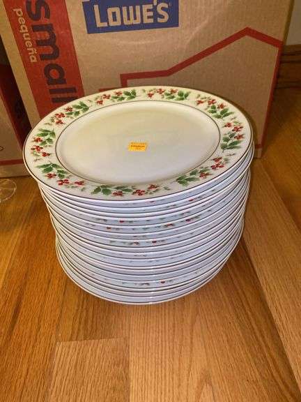 Royal Norfolk Christmas Plates