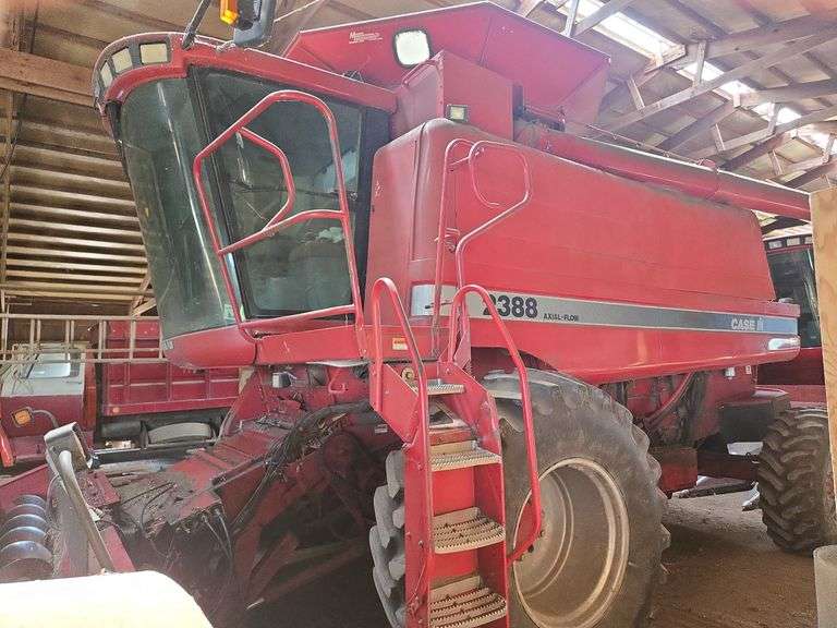 Case IH 2388 Axial- Flow Rotary Combine